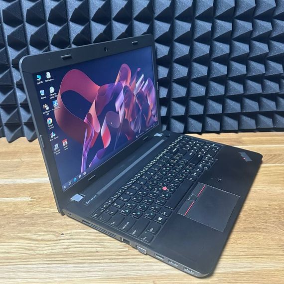 Ноутбук Б-класс Lenovo ThinkPad E560 / 15.6" (1366x768) TN / Intel Core i3-6100U (2 (4) ядра по 2.3 GHz) / 8 GB DDR3 / 128 GB SSD / Intel HD Graphics 520 / WebCam / DVD-ROM б/у | Зображення 5