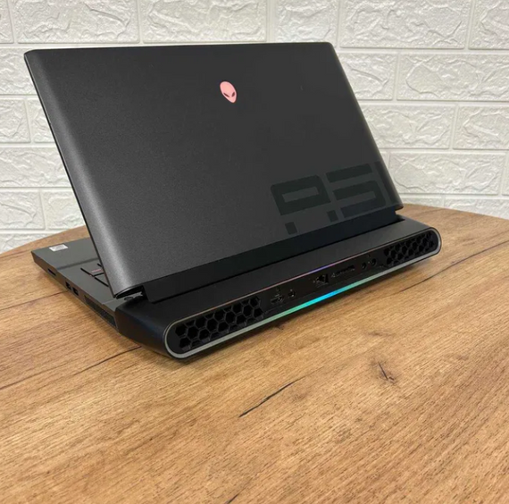 Ноутбук Dell Alienware Area 51M R2 144Hz i7 10700 16Gb SSD 512Gb RX 5700M Б/В | Зображення 1