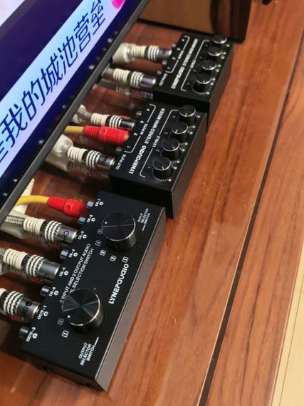 Аудио свитч 6 входов 2 віхода Audio Switcher 6-In 2-Out 2-Way Selector Селекторный разветвитель H5E2Box Splitter H5E2 | Зображення 8
