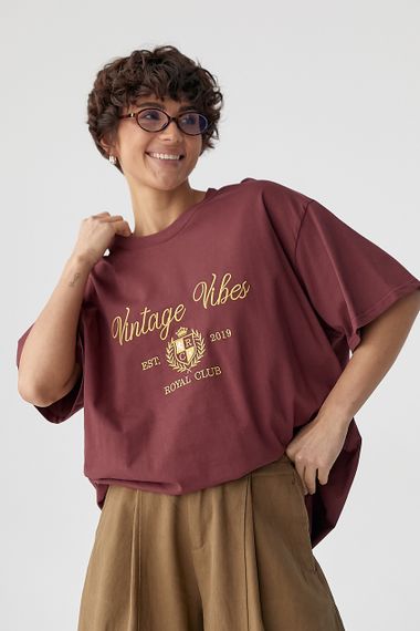 Оверсайз футболка з вишитими написами - бордо цвет, ONE SIZE (є розміри) | Зображення 4