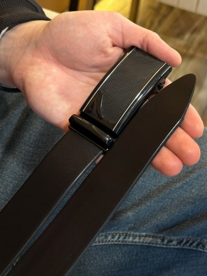 Мужской кожаный ремень с пряжкой автомат 8490 | Зображення 1