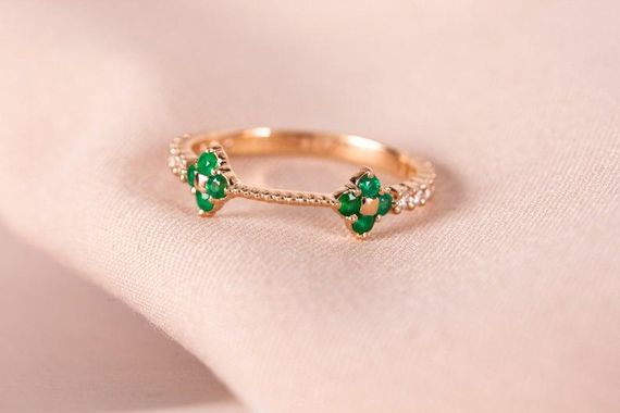 Кольцо из желтого золота с изумрудами и фианитами 19 | Зображення 3