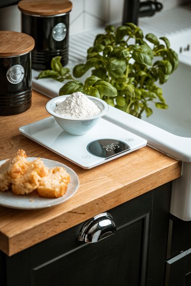 Ваги кухонні електронні Adler AD 3173 білі до 10 кг зі скляною платформою | Зображення 4