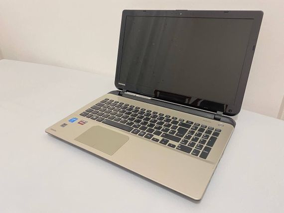 Ноутбук Б-класс Toshiba Satellite L50-B-1DR / 15.6" (1366x768) TN / Intel Core i5-4200U (2 (4) ядра по 1.6 - 2.6 GHz) / 8 GB DDR3 / 128 GB SSD / AMD Radeon R5 M230, 2 GB DDR3, 64-bit / WebCam б/у | Зображення 2