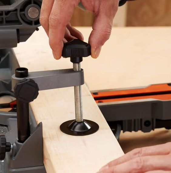 Пила торцювальна мережева Black&Decker BES702 | Зображення 4