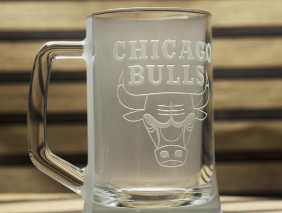 Подарунковий келих для пива з гравіюванням 670 мл з гравіюванням лого баскетбольного клубу НБА Чикаго буллс | Зображення 2