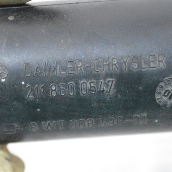 Форсунка омывателя фары левая Mercedes W211 2002-2009 Форсунка омывателя левой фары Мерседес в211 2118600547 | Зображення 3