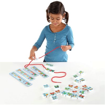 Розвиваюча іграшка Melissa&amp;Doug дерев&apos;яна шнурівка-паровозик &quot;Алфавіт&quot; (MD9497) | Зображення 1