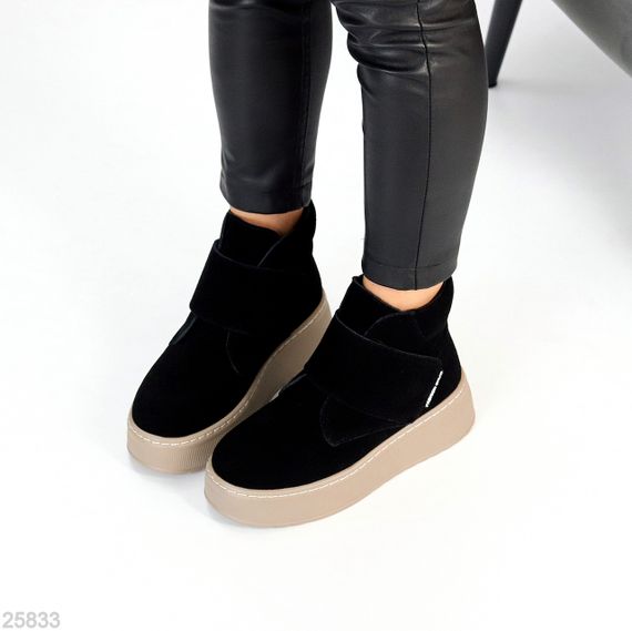 Модні замшеві зимові чорні прошиті черевики на бежевій платформі | Зображення 3