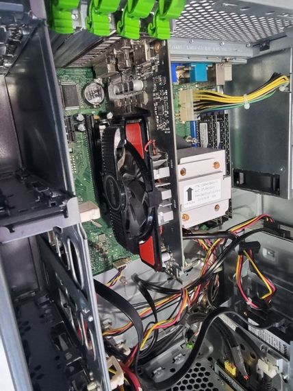 Ігровий ПК Fujitsu Esprimo P920 E85+ Tower / Intel Core i5-4570 (4 ядра по 3.2 - 3.6 GHz) / 16 GB DDR3 / 240 GB SSD + 500 GB HDD / AMD Radeon RX 550, 4 GB GDDR5, 128-bit / DVD-RW б/в | Зображення 7