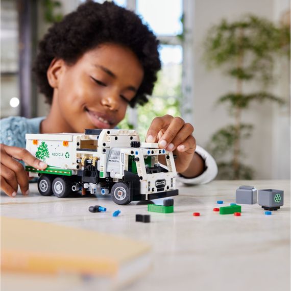 Конструктор LEGO Technic Сміттєвоз Mack LR Electric 503 деталей (42167) | Зображення 7