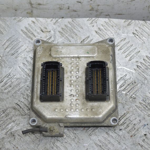 Блок керування двигуном 1.6 Opel Astra H 2004-2014 Комп'ютер ЕБУ мотора Опель Астра Н 55567114