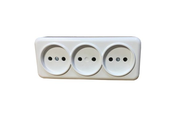 Розетка внешней установки 3-я б/з белая IP20 Lemur Ny95000985