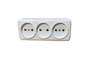 Розетка внешней установки 3-я б/з белая IP20 Lemur Ny95000985