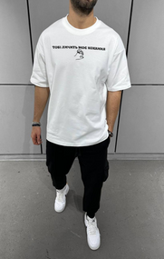 Футболка з мерчем