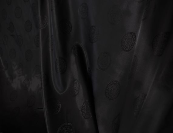 Підкладкова тканина Versace італійська віскозна чорна з надписом бренду твілового переплетіння MI 111 | Зображення 1