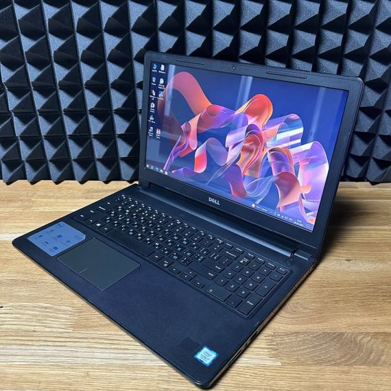 Ноутбук Б-клас Dell Inspiron 15 3567 / 15.6" (1920x1080) TN / Intel Core i7-7500U (2 (4) ядер по 2.7 - 3.5 GHz) / 8 GB DDR4 / 128 GB SSD / AMD Radeon R5 M330, 2 GB DDR3, 64-bit / WebCam б/в | Зображення 3