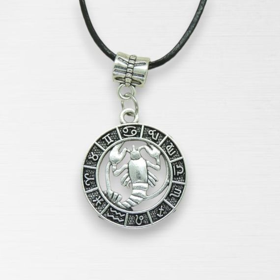 Кулон на шкіряному шнурку знак зодіаку Рак сріблястий 3.3 см