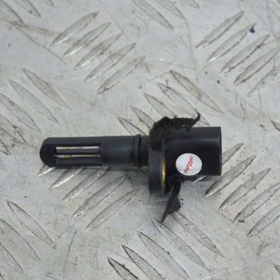 Датчик температури Volkswagen Golf V Passat B6 Датчик температури повітря Фольксваген Гольф 5 068905379D