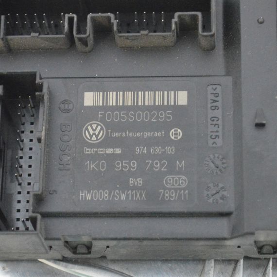 Блок управління склопідйомниками передній правий Volkswagen Passat B6 2005-2010 Модуль скла правий Фольксваген 1K0959792M | Зображення 1