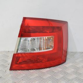 Ліхтар задній правий Skoda Rapid Spaceback 2012-2017 універсал Фара стоп задня права Шкода Рапід Спейсбек 5JJ945096