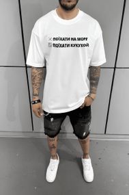 Футболка з мерчем