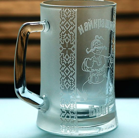 Пивний келих 670 мл Найкращий Брат з гравіюванням  Кухоль  подарунок для брата українському стилі | Зображення 1