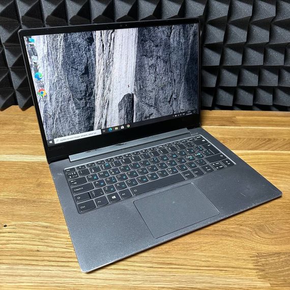 Ультрабук Б-клас Lenovo IdeaPad 530S-14ARR / 14" (1920x1080) IPS / AMD Ryzen 3 2200U (2 (4) ядра по 2.5 - 3.4 GHz) / 8 GB DDR4 / 256 GB SSD / AMD Radeon Vega 3 Graphics / WebCam б/в | Зображення 2