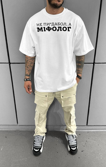 Футболка з мерчем