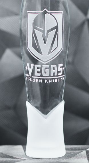 Подарочный бокал для пива сока воды 440 мл  с гравировкой лого хоккейного клуба НХЛ  Вегас глянцевый