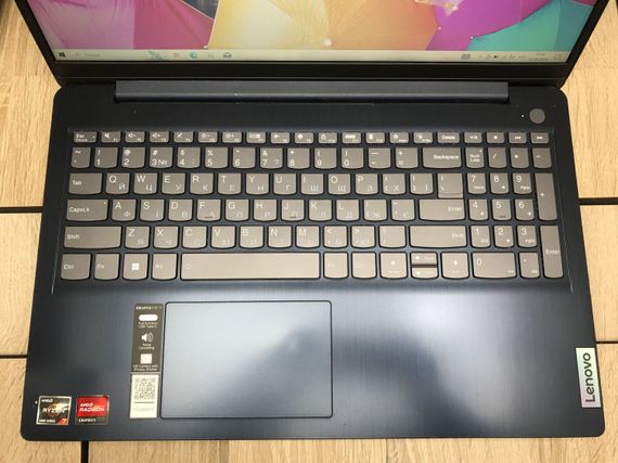 Ультрабук Б-класс Lenovo IdeaPad 3 15ABA7 / 15.6" (1920x1080) IPS / AMD Ryzen 7 5825U (8 (16) ядра по 2.0 - 4.5 GHz) / 8 GB DDR4 / 256 GB SSD / AMD Radeon Graphics / WebCam б/у | Зображення 3