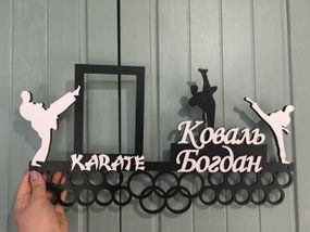 Медальниця карате, тейквондо, айкідо, іменна з поличкою, дерев'яна, тримач для медалей, медальниці