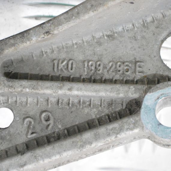 Кронштейн передньої балки правий Volkswagen Caddy Golf V Touran Фольксваген Кадді Гольф Туран 1K0199296E | Зображення 4