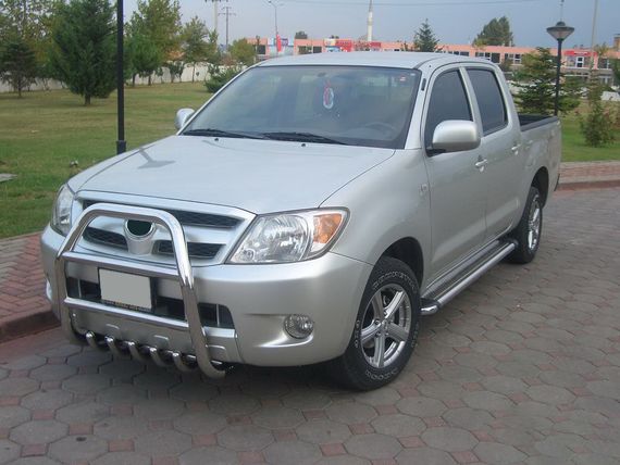 Кенгурятник QT007 (нерж.) для Toyota Hilux 2006-2015 рр | Зображення 1