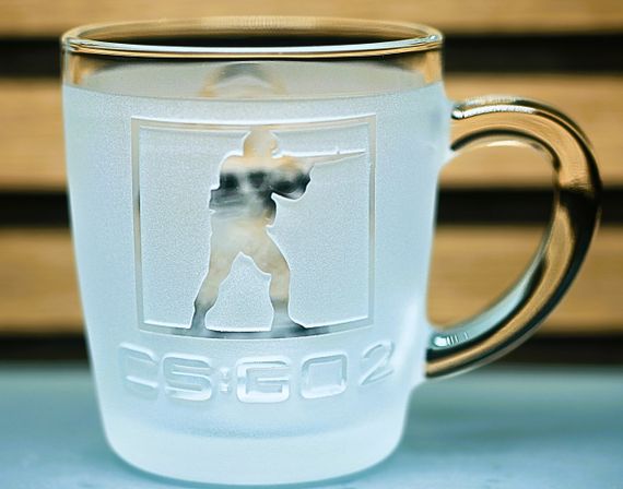 Стеклянная чашка 350 мл CS GO с гравировкой подарок для геймера игровая кружка КС ГО