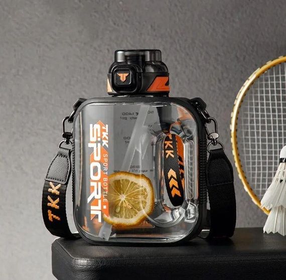 Спортивная бутылка для воды TKK Sport 1000 мл из Тритана (BPA Free), черная квадратная бутылка с трубочкой и ремешком | Зображення 1