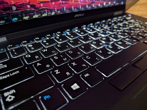 Ультрабук Dell Latitude E7470 / 14" (2560x1440) IPS Touch / Intel Core i5-6300U (2 (4) ядра по 2.4 - 3.0 GHz) / 8 GB DDR4 / 256 GB SSD / Intel HD Graphics 520 / WebCam / HDMI / Windows 10 б/у + Подарок Флэш-накопитель USB 32 GB | Зображення 5