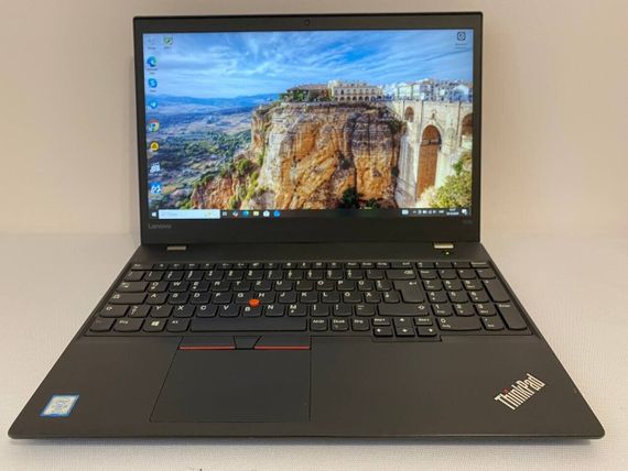 Ультрабук Б-клас Lenovo ThinkPad T570 / 15.6" (1920x1080) IPS / Intel Core i5-7300U (2 (4) ядра по 2.6 - 3.5 GHz) / 8 GB DDR4 / 240 GB SSD / Intel HD Graphics 620 / WebCam б/в | Зображення 1