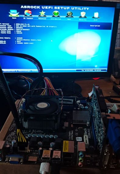 Комплект: Материнська плата AsRock A55M-HVS / AMD A4-3300 (2 ядра по 2,5 ГГц) / FM1 / 4 ГБ DDR3 / AMD Radeon HD 6410D + Кулер б/в | Зображення 2