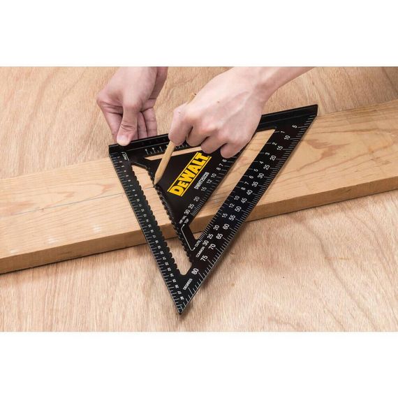 Кутник для покрівельних робіт, металевий, розміром 300 х 300 мм. DeWALT DWHT25228-0 | Зображення 1