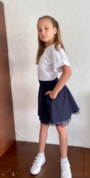 Дитяча шкільна спідниця на дівчинку з мереживом та кишенями колір темно-синій розмір 134, SBR326 | Зображення 1