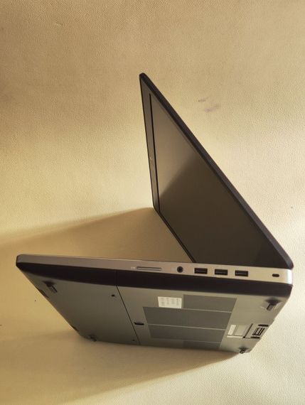 Мобильная рабочая станция Dell Precision 7710 / 17.3" (1920x1080) IPS / Intel Core i7-6920HQ (4 (8) ядра по 2.9 - 3.8 GHz) / 16 GB DDR4 / 256 GB SSD / nVidia Quadro M5000M, 8 GB GDDR5, 256-bit / WebCam б/у | Зображення 5