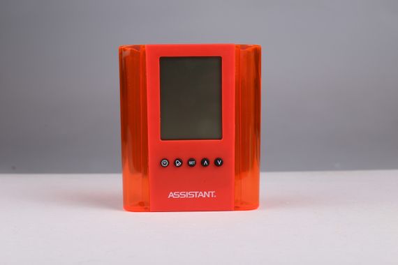 Настільний годинник з будильником Assistant AH-1050 red контейнер для ручок | Зображення 1
