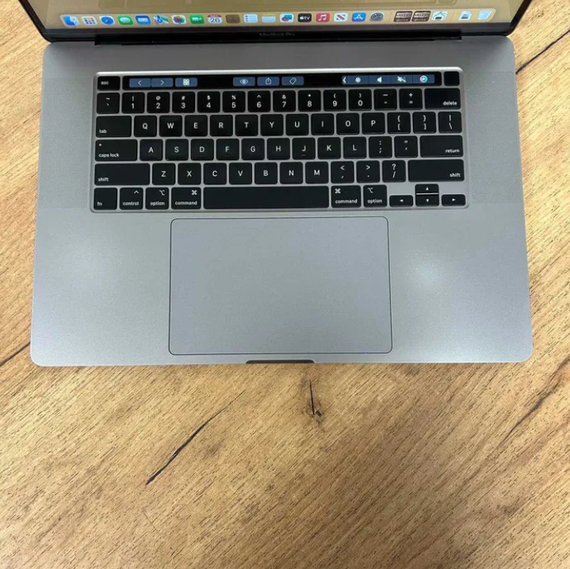 Ноутбук MacBook Pro 16 A2141 2019 i7 2,6GHz 16Gb SSD 512Gb Radeon 245циклів Б/В | Зображення 1