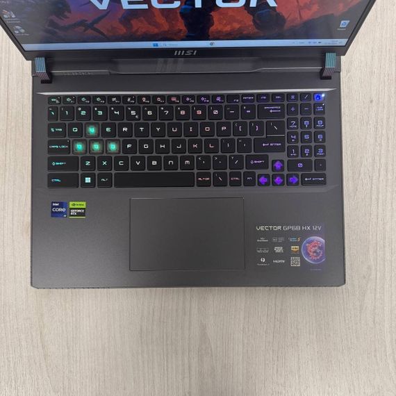 Игровой ноутбук MSI Vector GP68HX 12VH / 16" (1920x1200) IPS / Intel Core i9-12900HX (16 (24) ядер по 3.6 - 5.0 GHz) / 16 GB DDR5 / 1000 GB SSD NVMe / nVidia GeForce RTX 4080, 12 GB GDDR6, 192-bit / WebCam б/у | Зображення 3
