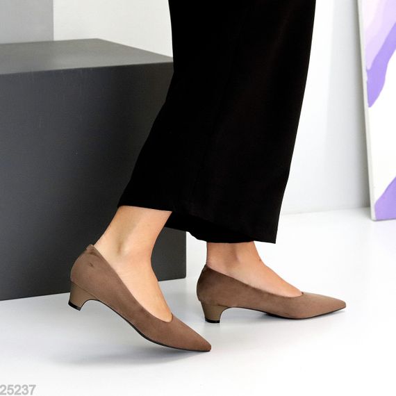 Елегантні замшеві туфлі човники низький каблук колір темний моко | Зображення 7