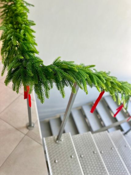 Хвойная гирлянда Forest литая 120 см зелёная с салатовыми кончиками (эффект молодой хвои) | Зображення 4