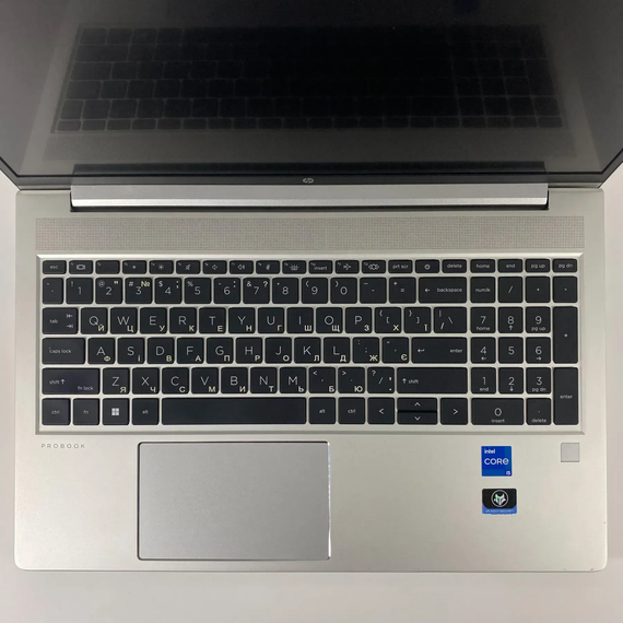 Ноутбук Б-класс HP ProBook 450 G9 / 15.6" (1920x1080) IPS Touch / Intel Core i5-1235U (10 (12) ядер по 3.3 - 4.4 GHz) / 16 GB DDR4 / 256 GB SSD / Intel Iris Xe Graphics / WebCam / TouchID б/у + Подарок Беспроводная мышь / USB | Зображення 3