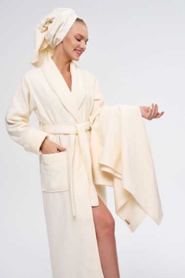 Женский халат Nusa 3877 с тапочками и полотенцами, кремовый, S | Зображення 1