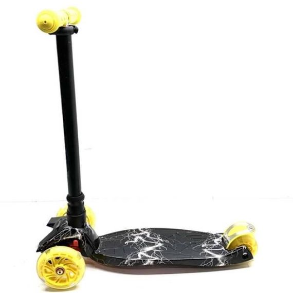 Самокат чотириколісний пластмасовий з підсвічуванням коліс Блискавка А25462 MAXI Best Scooter Жовтий